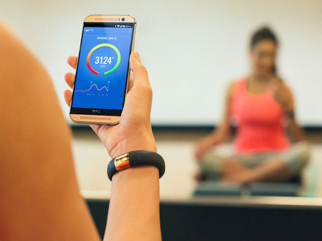 Apple, Google and Samsung Battle to Bring Health Apps to Wearables